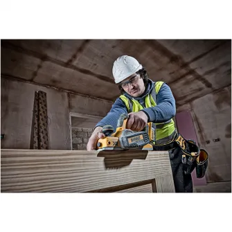 Rindea electrica pe acumulator DeWALT DCP580N, 18V XR, motor fara perii, latime 82mm, compatibila cu lame TCT, sistem de extragere a prafului AirLock, reglaj precis, fara incarcator/acumulator