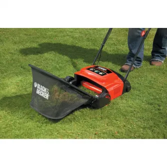 Scarificator electric pentru gazon Black & Decker GD300, putere 600 W, latime lucru 30 cm, 3 trepte de scarificare, cos colector 30 l