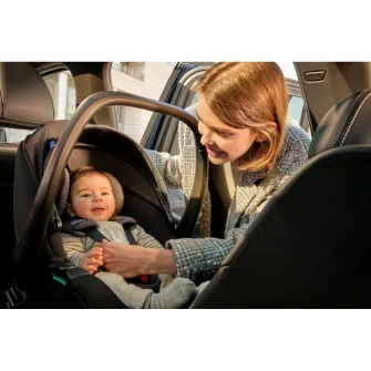 Scaun auto pentru copii Chicco Kory I-Size Plus Air Black, testat ADAC, 40-85 cm, 0 luni +