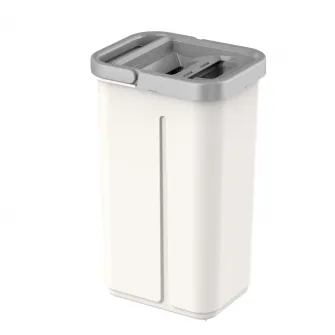 Set de curatenie Kring New Clear, galeata de 5.7 l si 2 rezerve mop