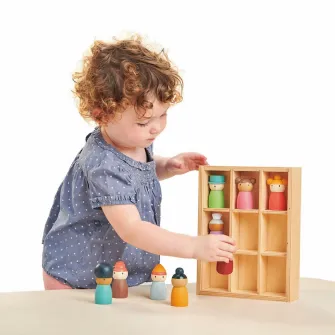 Set de joaca din lemn Tender Leaf Toys - Oamenii din Hotelul Fericit