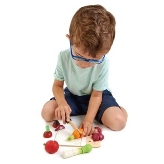 Set de joaca din lemn Tender Leaf Toys - Tocator si legume, 16 piese