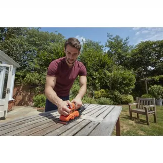 Slefuitor cu talpa Black  Decker BEW220-QS, 150 W, 230 V, 28.000 oscilatii/min, Ø 20 mm circuit oscilant, sac colector pentru aspirare praf, 90 x 187 mm placa slefuire, 2 m lungime cablu