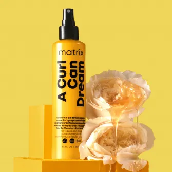Spray pentru definire bucle Matrix A Curl Can Dream Scrunch N' Go cu textura lejera pentru parul ondulat, contine extract de miere de manuka si apa de trandafiri, ofera protectie termica si ati frizz pana la 48h, 250ml