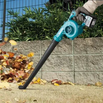 Suflanta pentru frunze pe acumulator Makita UB101DZ,debit maxim aer 2.6 mc/min,viteza aer 56 m/s,3 trepte de viteza,fara incarcator si acumulator in setul de livrare
