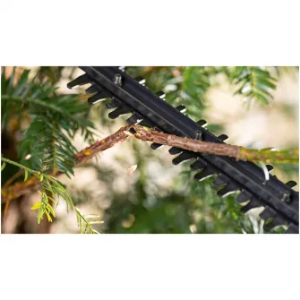 Trimmer pe acumulator pentru gard viu Bosch EasyHedgeCut 0600849M00, 18 V, 2400 curse/min, 520 mm lungime cutit, 15 mm deschidere dinti, fara acumulator/incarcator