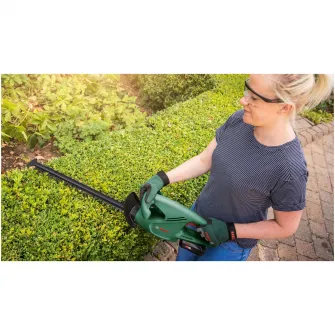 Trimmer pe acumulator pentru gard viu Bosch EasyHedgeCut 0600849M00, 18 V, 2400 curse/min, 520 mm lungime cutit, 15 mm deschidere dinti, fara acumulator/incarcator