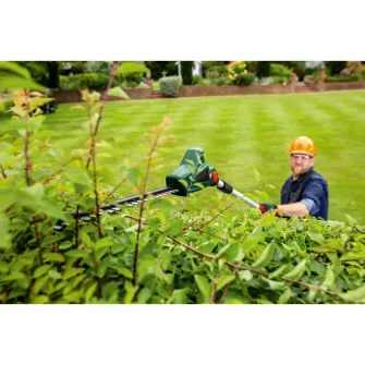 Trimmer pe acumulator pentru gard viu cu tija telescopica Bosch UniversalHedgePole 06008B3001, 18 V, 2200 curse/min, 430 mm lungime lama, 16 mm deschidere dinti, 210-260 cm reglare inaltime, fara acumulator/incarcator