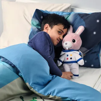 IKEA AFTONSPARV Jucarie de plus/costum astronaut, iepure, 28 cm