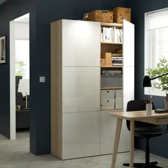 IKEA BESTÅ Ansamblu depozitare cu usi, aspect stejar antichizat/Selsviken lucios/alb, 120x42x193 cm