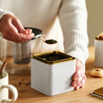 IKEA BLOMNING Cutie metalica cu capac, alb murdar cafea/ceai, 10x10x10 cm