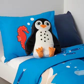 IKEA BLÅVINGAD Perna, forma pinguin negru/alb, 40x32 cm