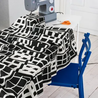 IKEA BROKAKLEJA Metraj pre-taiat, negru/geom, 150x300 cm