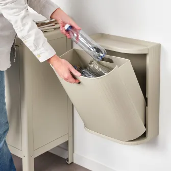 IKEA GÅRDSBUTIK Cos cu capac, gri-bej, 21 l