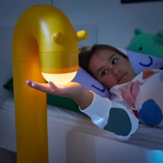 GREJSIMOJS decoratiune LED podea, girafa/galben cu baterii