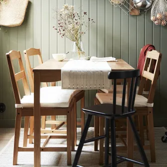 IKEA HÄGERNÄS Masa + 4 scaune, aspect antichizat pin