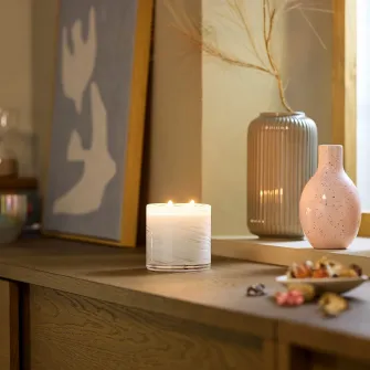 IKEA KRONSÅNGARE Lumanare parfumata pahar, 2fitiluri, vanilie/vartejuri alb, 50 h