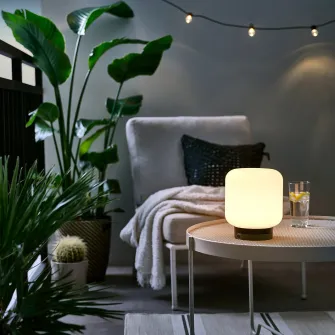 IKEA LÄNSPORT Lampa LED portabila, cu baterii, alb/gri inchis, 22 cm