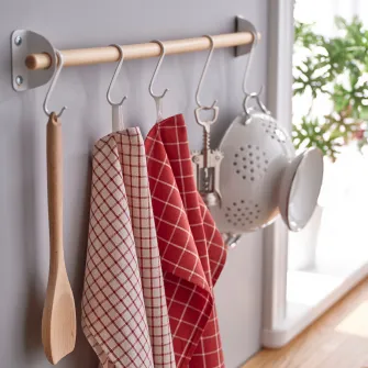 IKEA RINNIG Servet masa, rosu/bej dungat, 45x60 cm