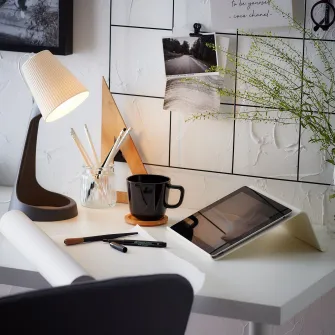 IKEA SVALLET Veioza birou, gri inchis/alb
