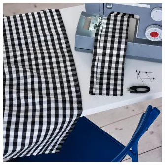 IKEA TAGGLUSERN Metraj pre-taiat, negru/alb, 150x300 cm