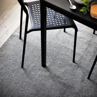 IKEA TIPHEDE Covor, tesatura plata, negru/natur, 155x220 cm