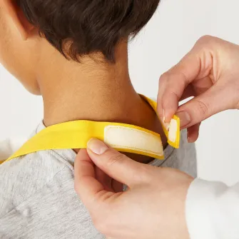 IKEA TOPPKLOCKA Sort copii cu boneta de bucatar, alb/galben