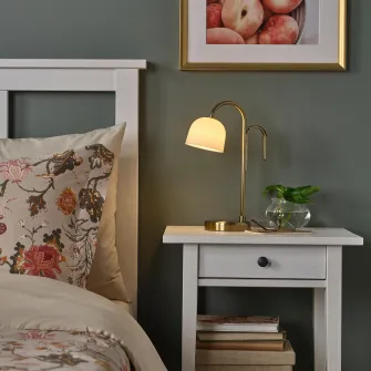 IKEA TVÅMASTAD Veioza LED portabila, cu baterii alama/opalin sticla