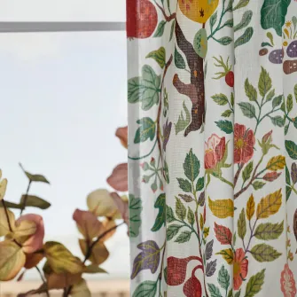 IKEA VILDPERSILJA Draperii, 2buc, alb multicolor/model floral rjns, 145x300 cm