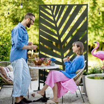 Panou pentru Intimitate Exterior din Metal, 122 x 198 cm, Divizor Decorativ cu Suport si suruburi de Ancorare, Panou Autoportant pentru Gradina, Terasa, Piscina, Frunza de Bananier