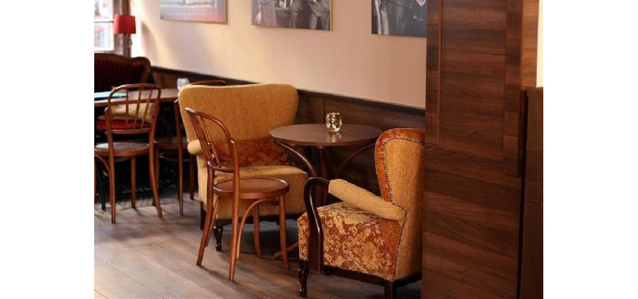 Fotoliile retro sunt potrivite pentru utilizare intr-o zona de luat masa la restaurant sau cafenea pentru a imbunatati atmosfera?