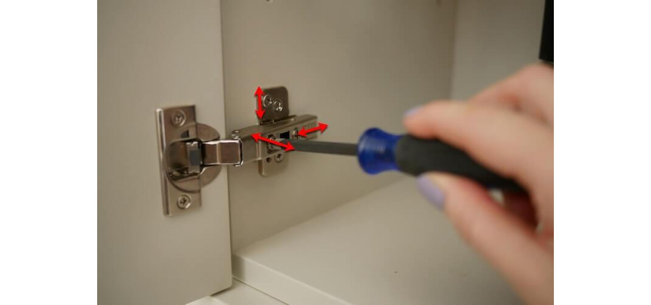 Ghid pentru instalarea dulapurilor cu balamale in casele cu persoane in varsta sau cu dizabilitati.
