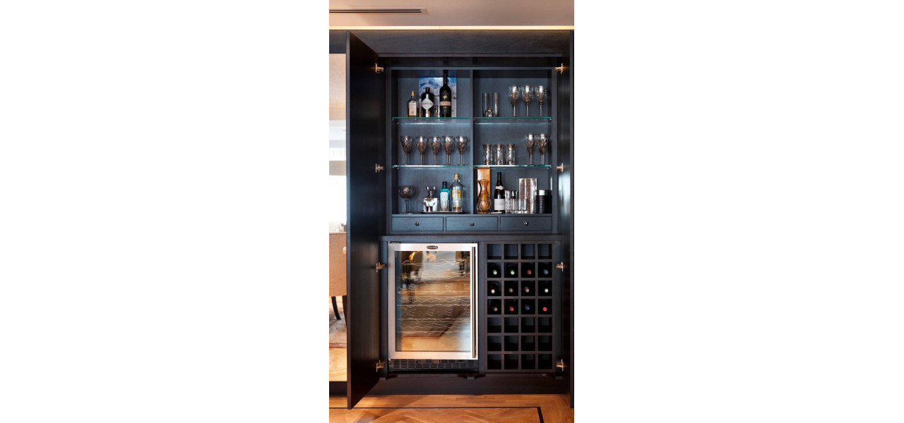 Exista seturi de mobilier special concepute pentru baruri de acasa cu kegerator incorporat?