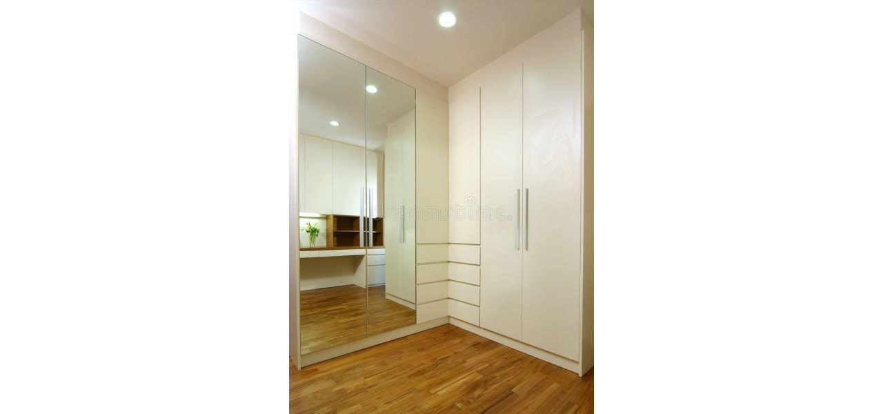 Dulapuri cu oglinzi: Imbunatatiti-va spatiul cu sisteme integrate de iluminare interioara.