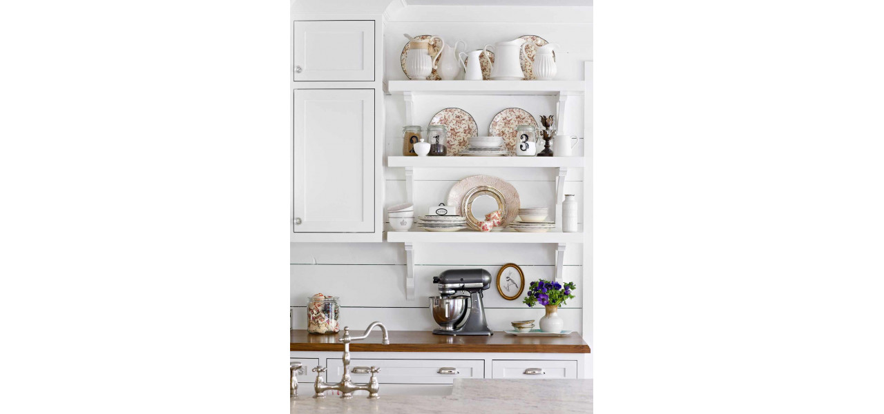 Sunt rafturile de perete potrivite pentru expunerea placilor decorative sau a ceramicii?