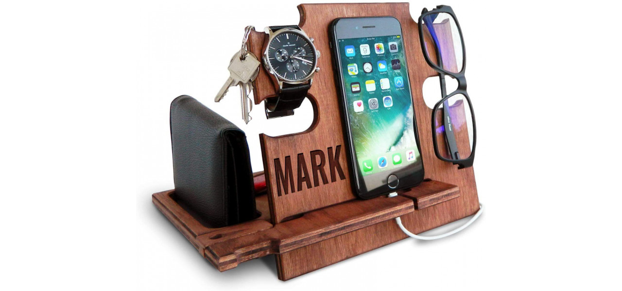 Pot atasa accesorii precum suporturile pentru smartphone la o masa de joc? FAQ.