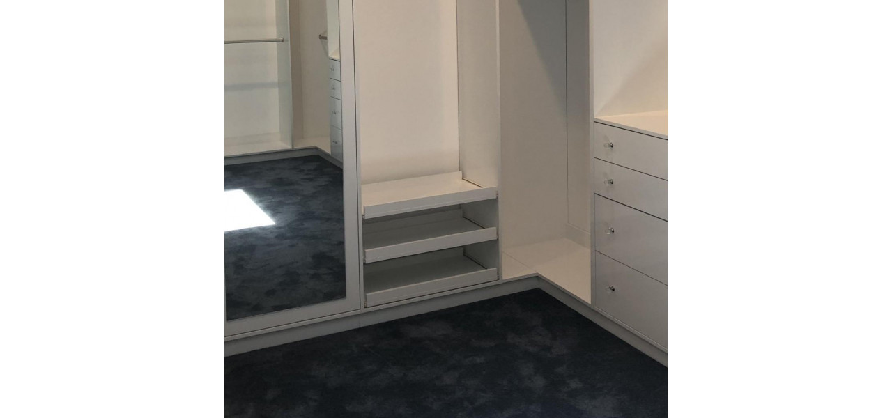 Dulap cu 4 usi cu sistem de igienizare a pantofilor incorporat: Intrebari frecvente.