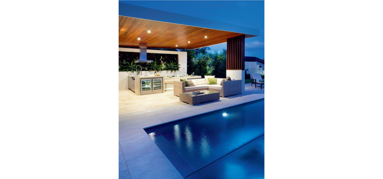 Pot gasi seturi de mobilier potrivite pentru zonele de piscine exterioare?