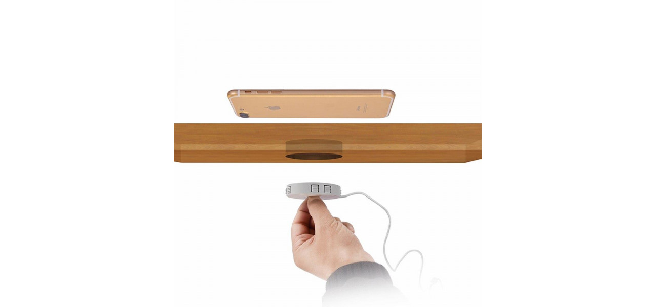Mese de sufragerie cu suporturi de incarcare incorporate pentru telefoane inteligente: o solutie convenabila pentru casele moderne.