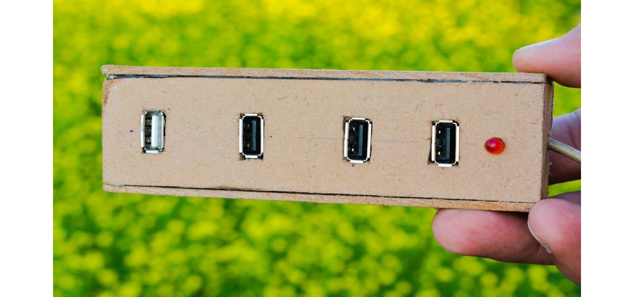Gasiti fotoliul roz perfect cu hub-uri de incarcare USB incorporate pentru mai multe dispozitive.