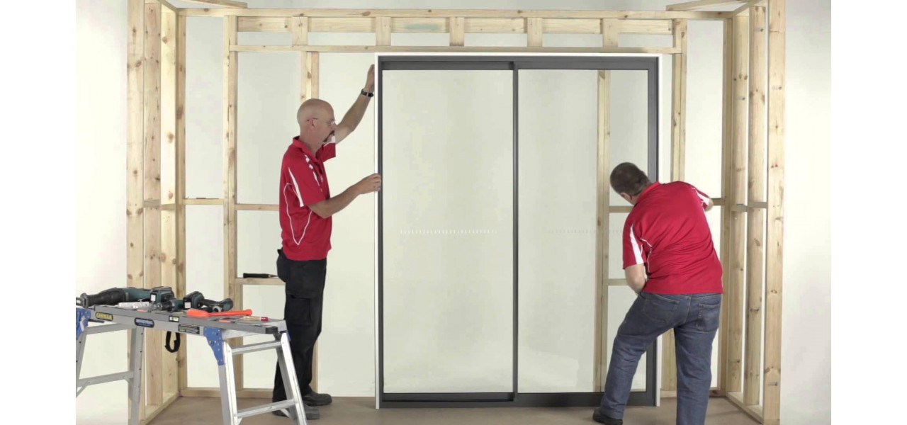 Pot instala usi glisante pe un dulap modular?