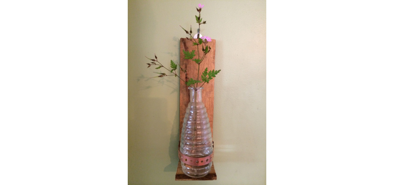 Pot folosi rafturile de baie pentru a afisa vaze decorative sau aranjamente florale?