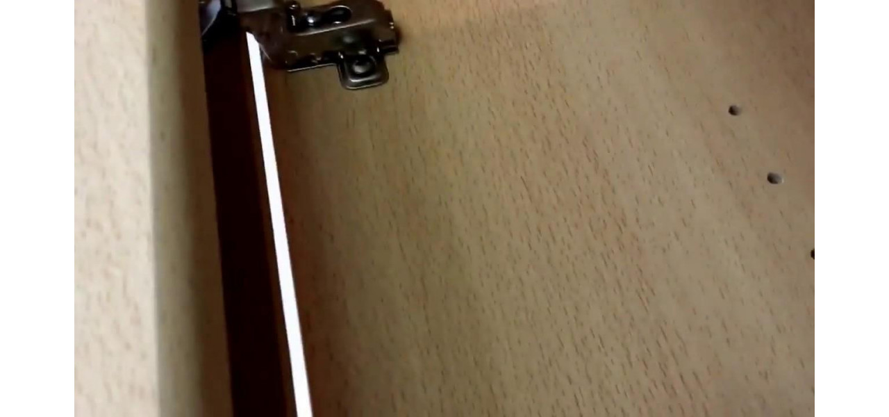 Un dulap cu 2 usi poate fi dezasamblat cu usurinta pentru transport in timpul mutarilor?