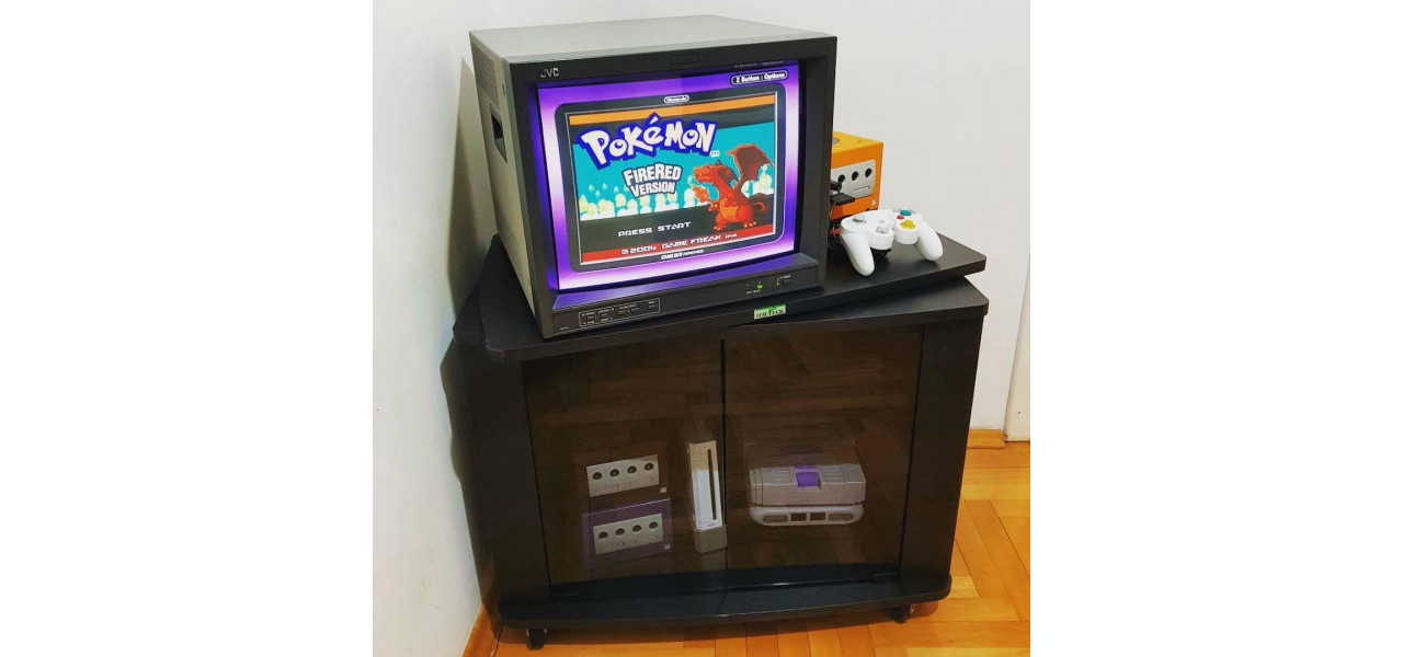 Poate un cufar TV sa tina o colectie de console de jocuri video?