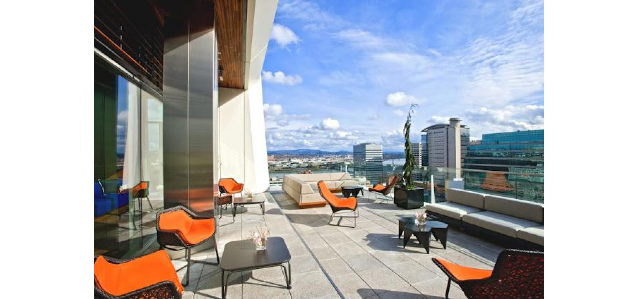 Pot fi folosite fotoliile in barurile sau lounge-urile de pe acoperisul hotelului?