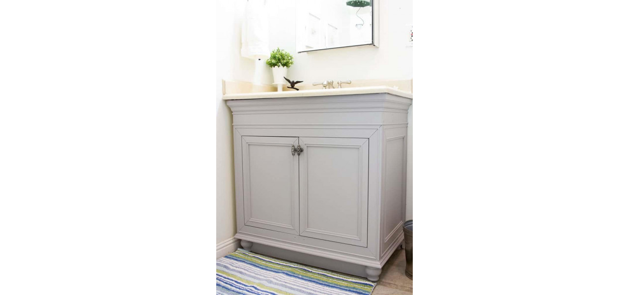 Mobilierul de baie poate fi personalizat pentru a se potrivi cu decorul existent?