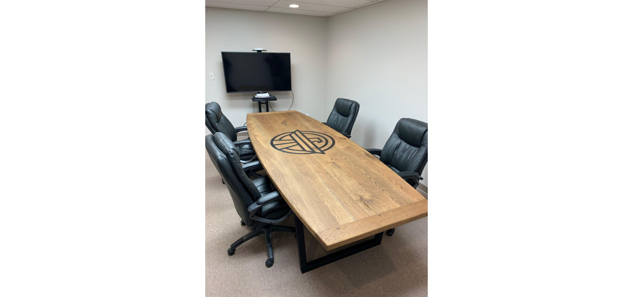 Personalizarea scaunelor de conferinta cu siglele companiei: o nota unica pentru afacerea dvs.