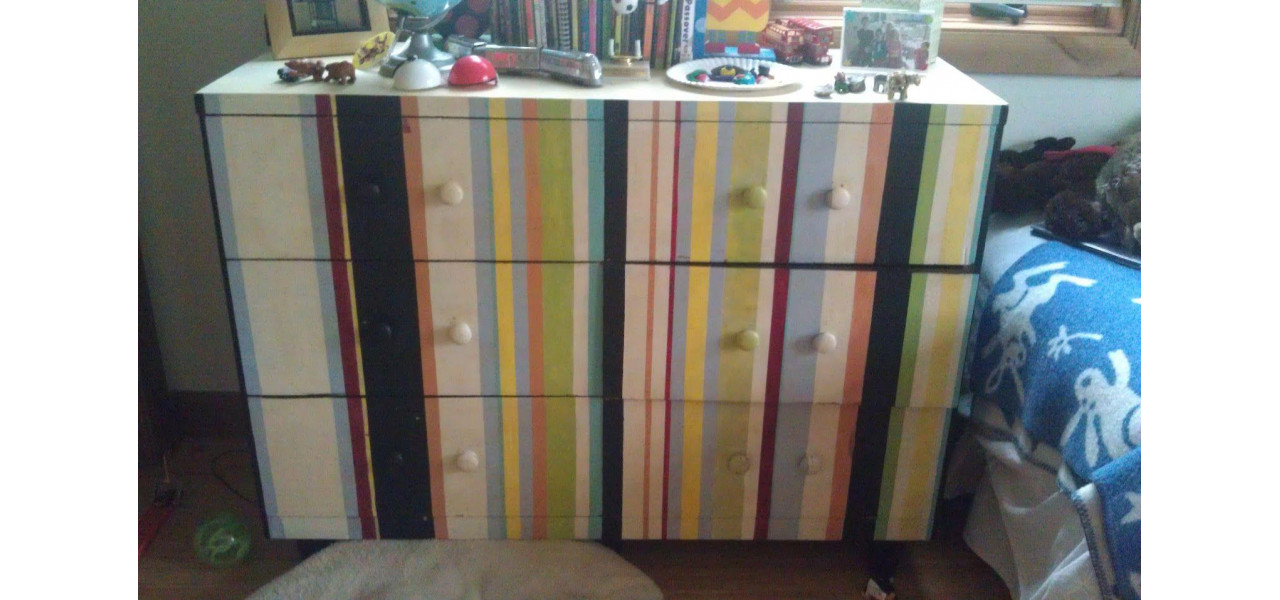 Pot fi comandate comodele in diferite culori sau finisaje pentru a se potrivi cu decorul meu?