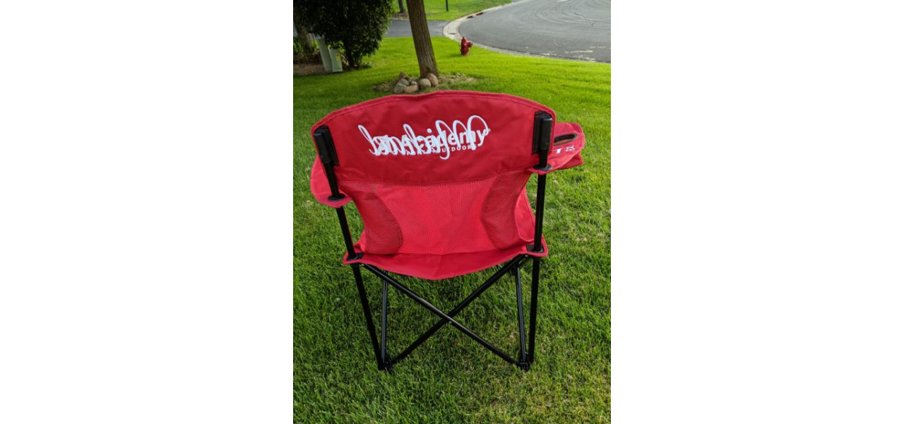 Scaunele verzi pot fi personalizate cu broderie personalizata?