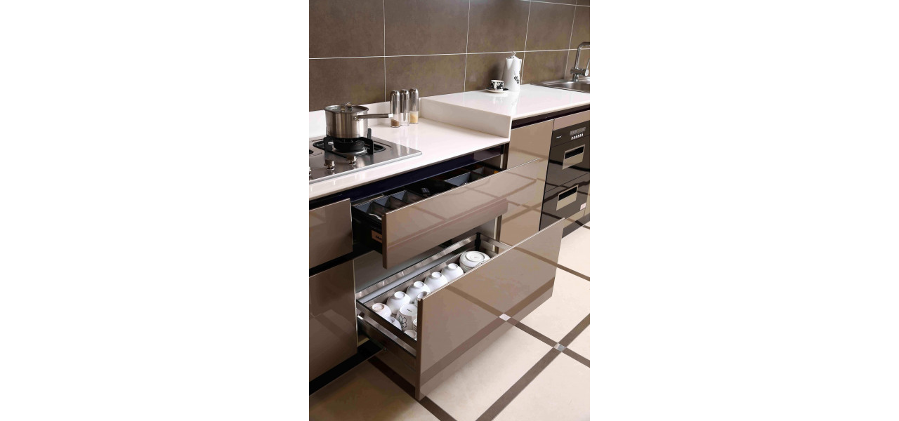 Pot fi folosite dulapurile deschise pentru a crea un aspect minimalist?